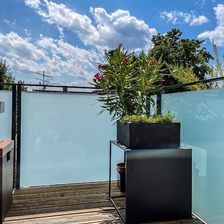 Zimmer - Modernes Apartment Mit 45 Qm. Straubing Bagian luar foto