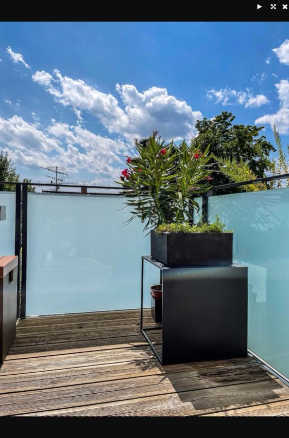 Zimmer - Modernes Apartment Mit 45 Qm. Straubing Bagian luar foto