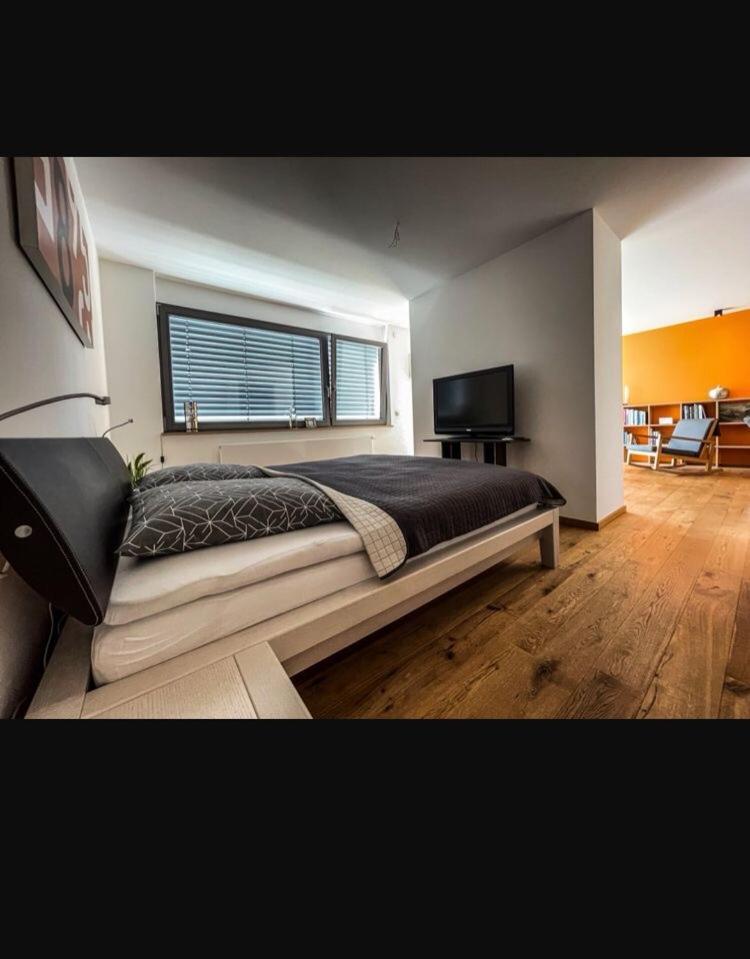Zimmer - Modernes Apartment Mit 45 Qm. Straubing Bagian luar foto