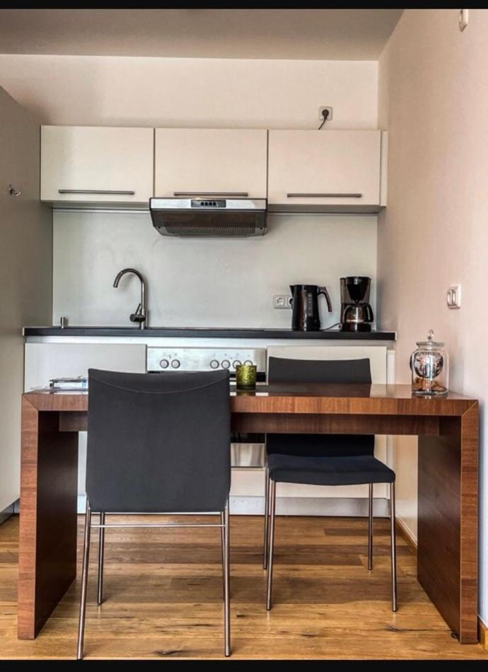 Zimmer - Modernes Apartment Mit 45 Qm. Straubing Bagian luar foto