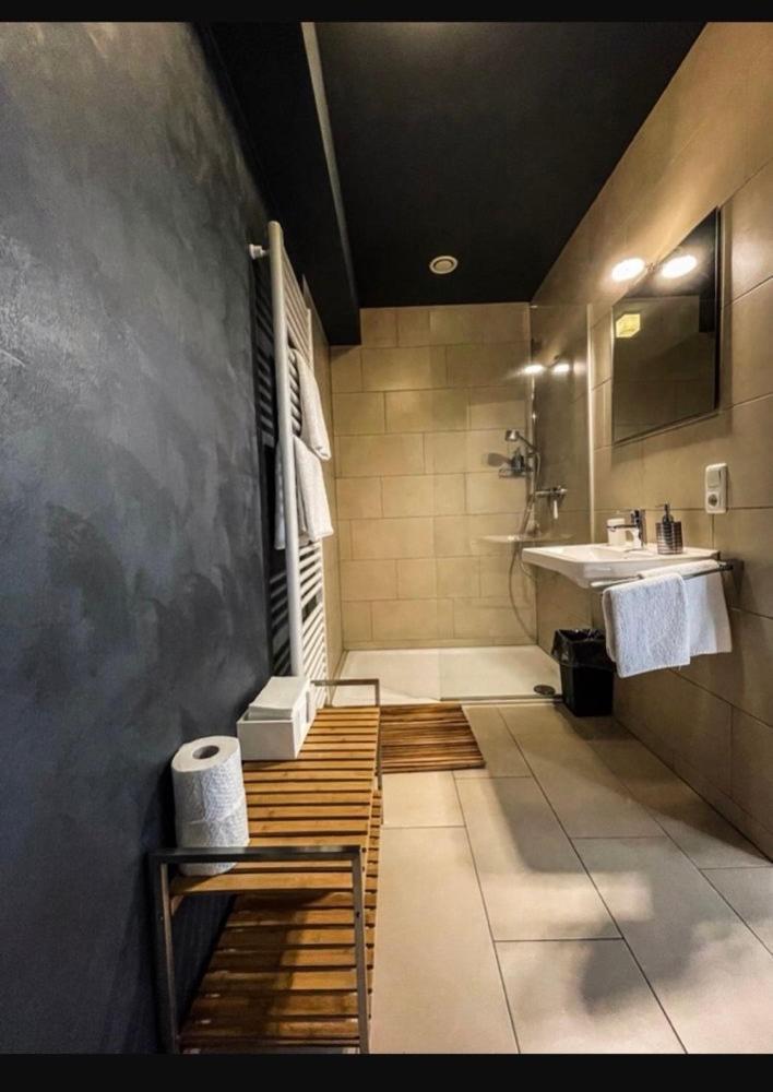 Zimmer - Modernes Apartment Mit 45 Qm. Straubing Bagian luar foto