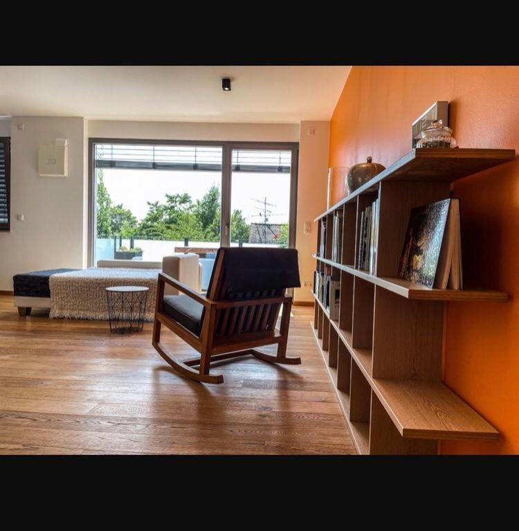 Zimmer - Modernes Apartment Mit 45 Qm. Straubing Bagian luar foto